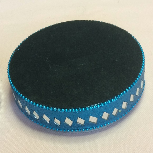 FINAL SALE PRICE Pretty Box Decorated with Diamond Mirrors - Picture 5 of 6